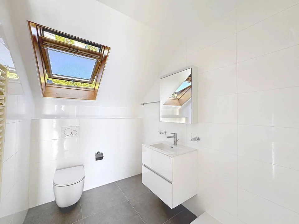 Beautiful 2.5-room apartment with 72 m2, balconies and a very nice view of the lake