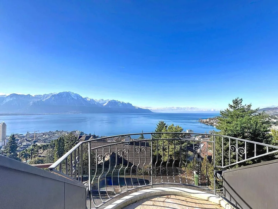 Beautiful 2.5-room apartment with 72 m2, balconies and a very nice view of the lake