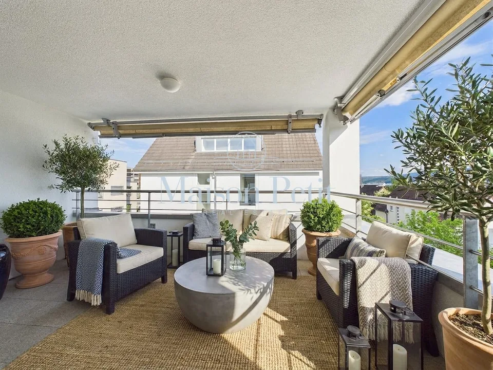 Zurich-City - with a view of the Uetliberg in a quiet location, with everything your heart desires. Ideal for singles or couples.