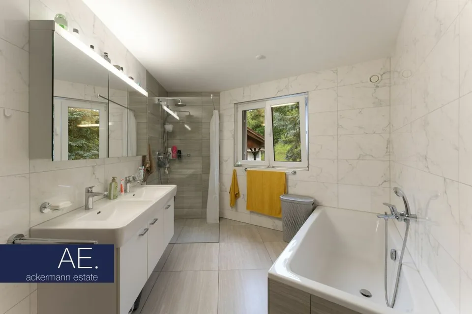 Maison multifamiliale moderne avec normes de construction durables