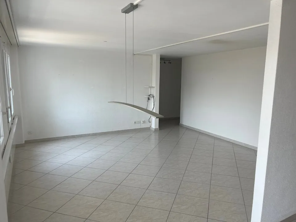 Appartement spacieux 5.5 pièces sur la rue principale à Biberist – disponible immédiatement !