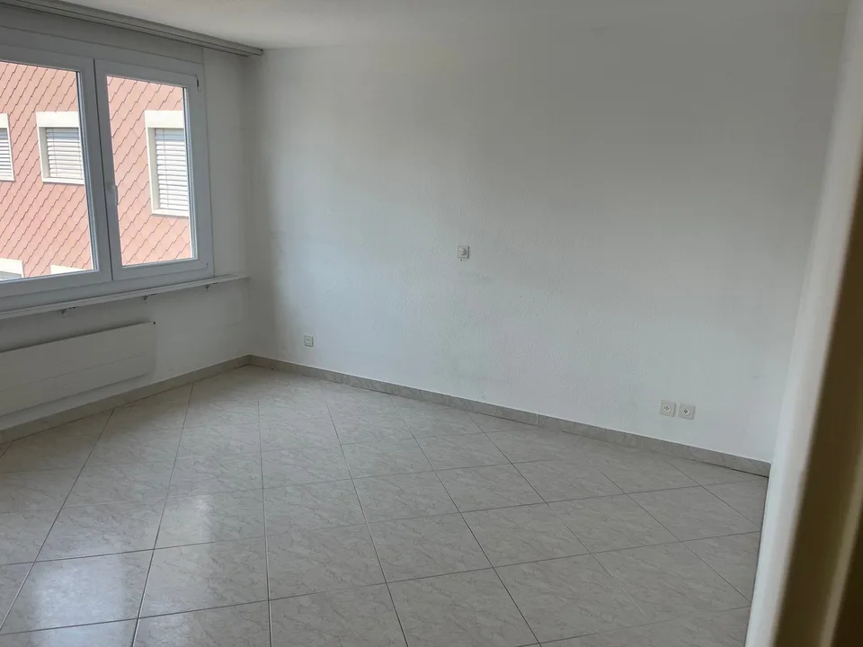 Appartement spacieux 5.5 pièces sur la rue principale à Biberist – disponible immédiatement !
