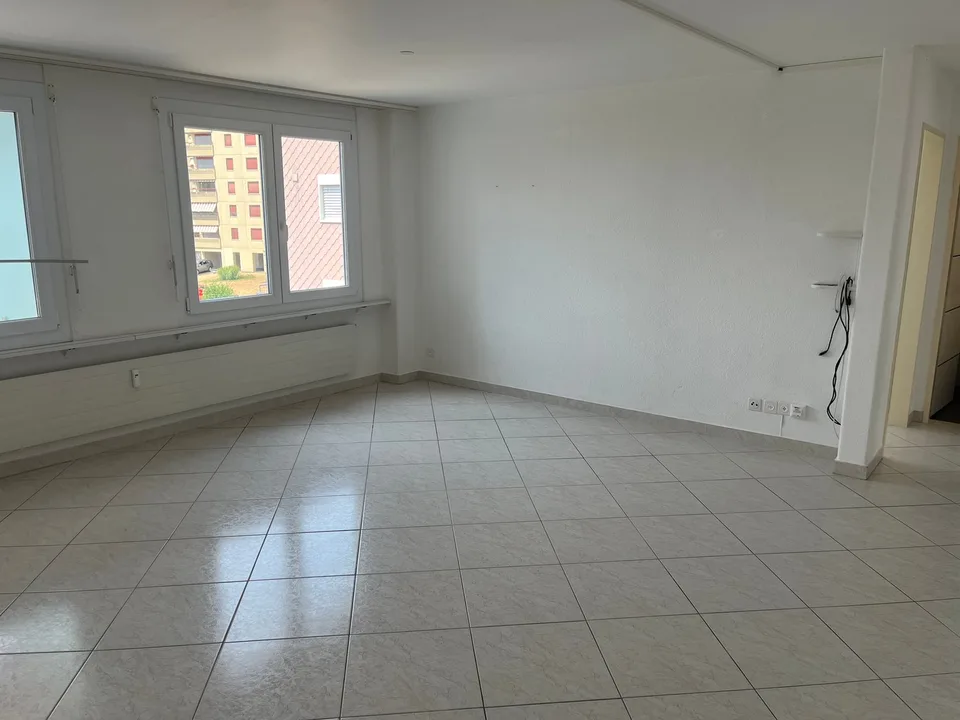 Appartement spacieux 5.5 pièces sur la rue principale à Biberist – disponible immédiatement !