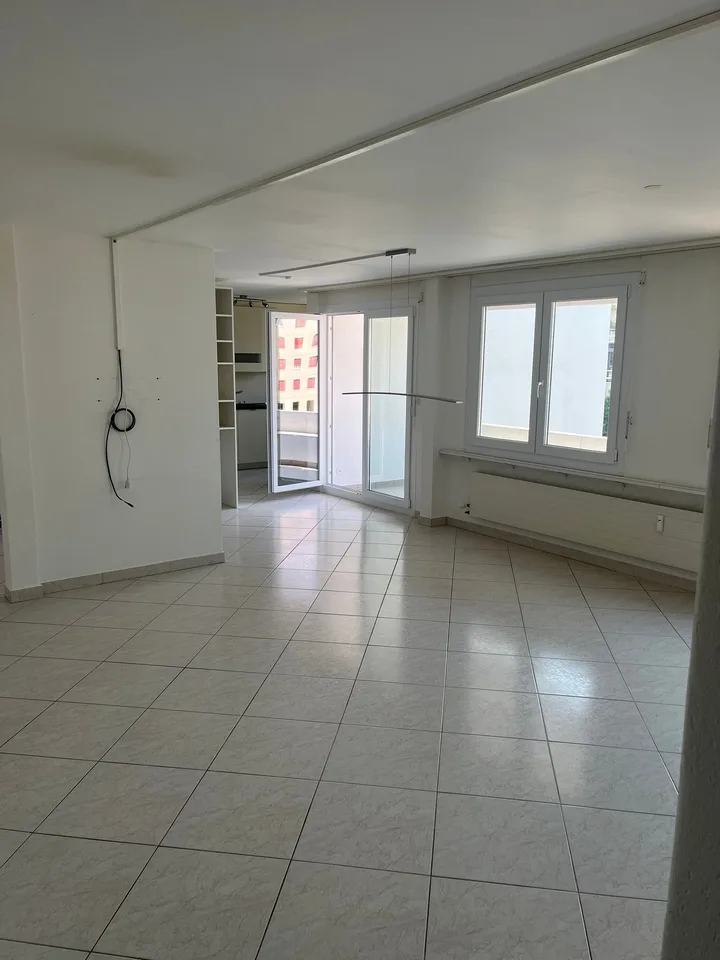 Appartement spacieux 5.5 pièces sur la rue principale à Biberist – disponible immédiatement !