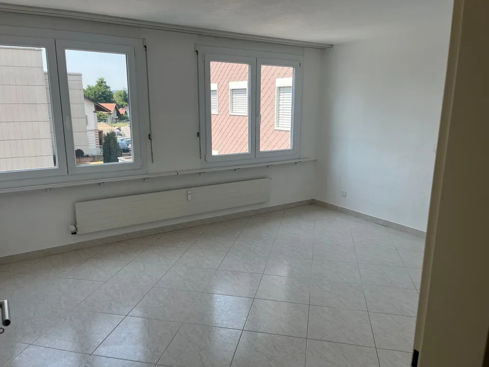 Appartement spacieux 5.5 pièces sur la rue principale à Biberist – disponible immédiatement !
