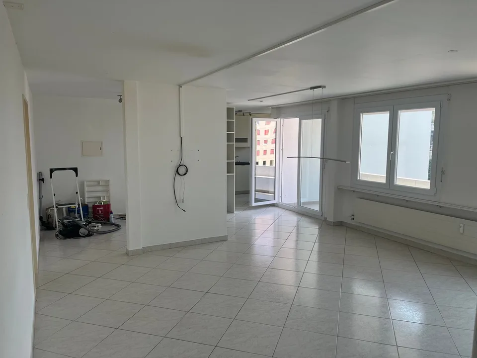 Appartement spacieux 5.5 pièces sur la rue principale à Biberist – disponible immédiatement !