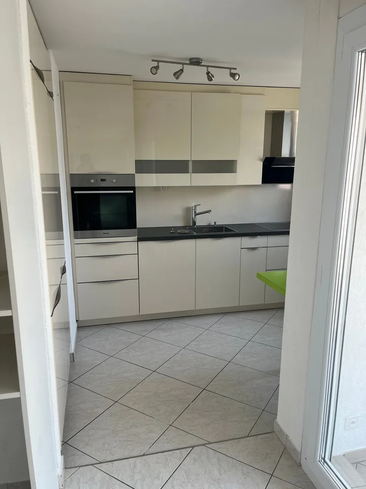 Appartement spacieux 5.5 pièces sur la rue principale à Biberist – disponible immédiatement !