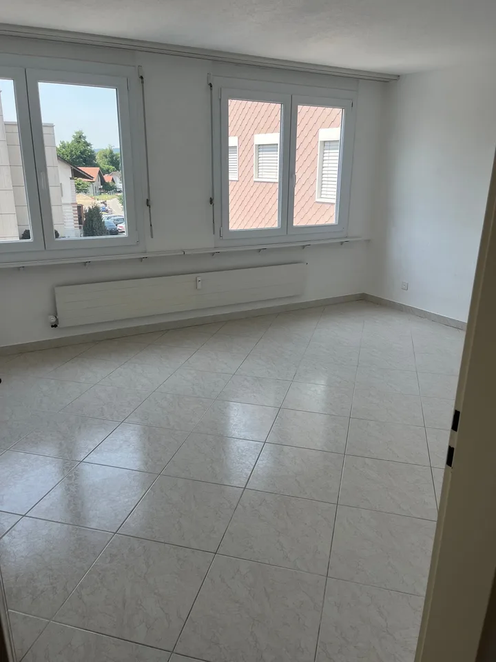 Appartement spacieux 5.5 pièces sur la rue principale à Biberist – disponible immédiatement !