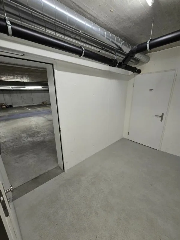 Versatile disposable/hobby room near the train station!