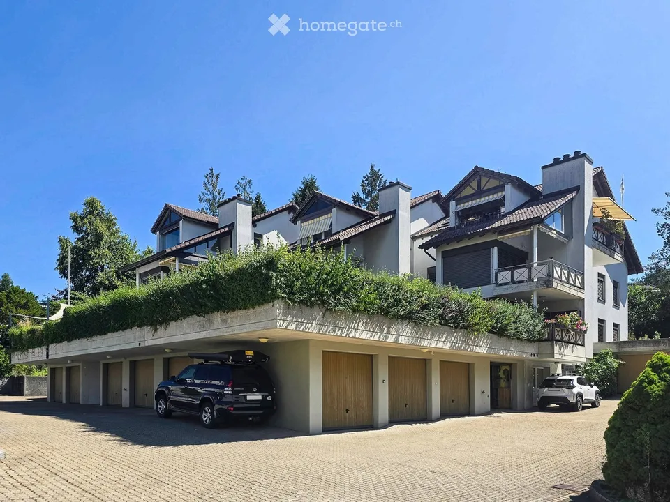 Gemütliche 2.5-Zimmer-Wohnung mit Balkon in Waldegg b. Uitikon