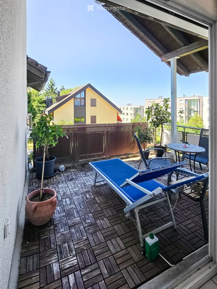 Gemütliche 2.5-Zimmer-Wohnung mit Balkon in Waldegg b. Uitikon