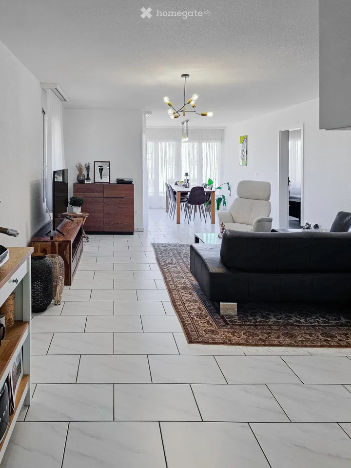Gemütliche 2.5-Zimmer-Wohnung mit Balkon in Waldegg b. Uitikon