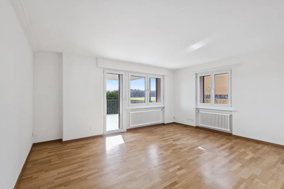 Sonnige Wohnung mit grosser Terrasse und Weitsicht an bester Lage in der neuen Überbauung