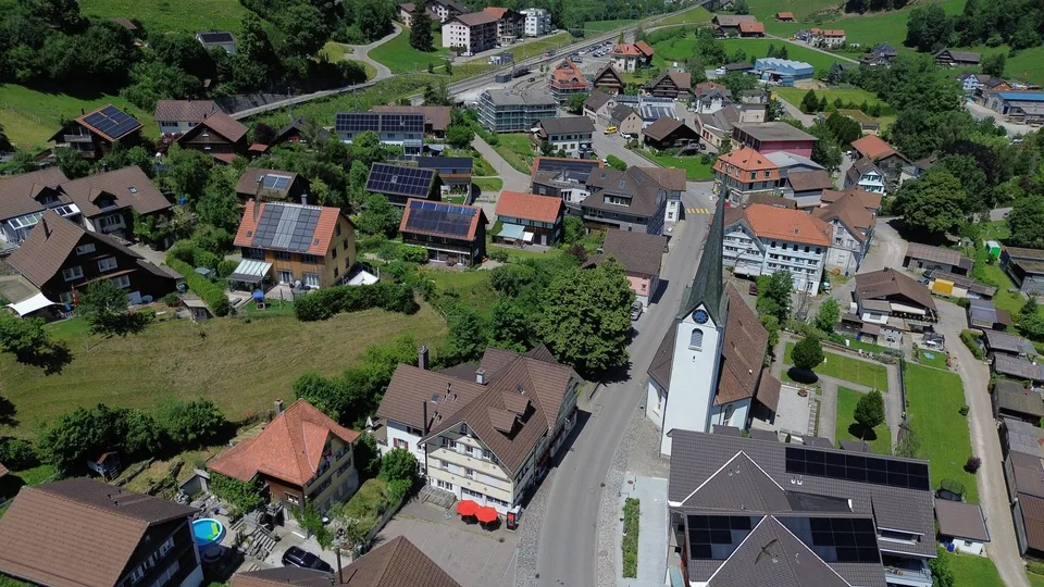Investir avec une vision d'avenir, maison d'habitation et de commerce avec potentiel de développement