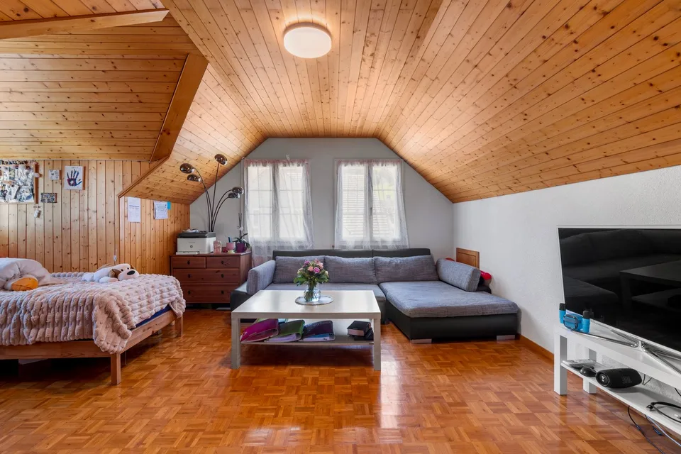 Investir avec une vision d'avenir, maison d'habitation et de commerce avec potentiel de développement