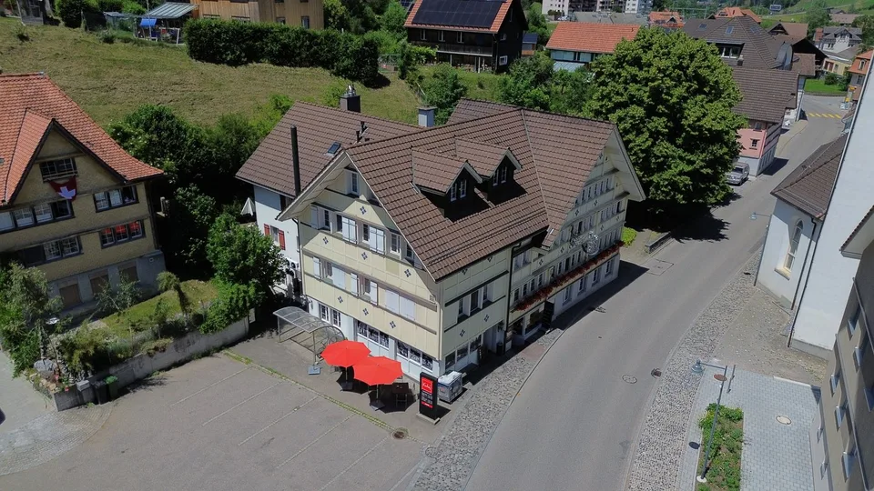 Investir avec une vision d'avenir, maison d'habitation et de commerce avec potentiel de développement