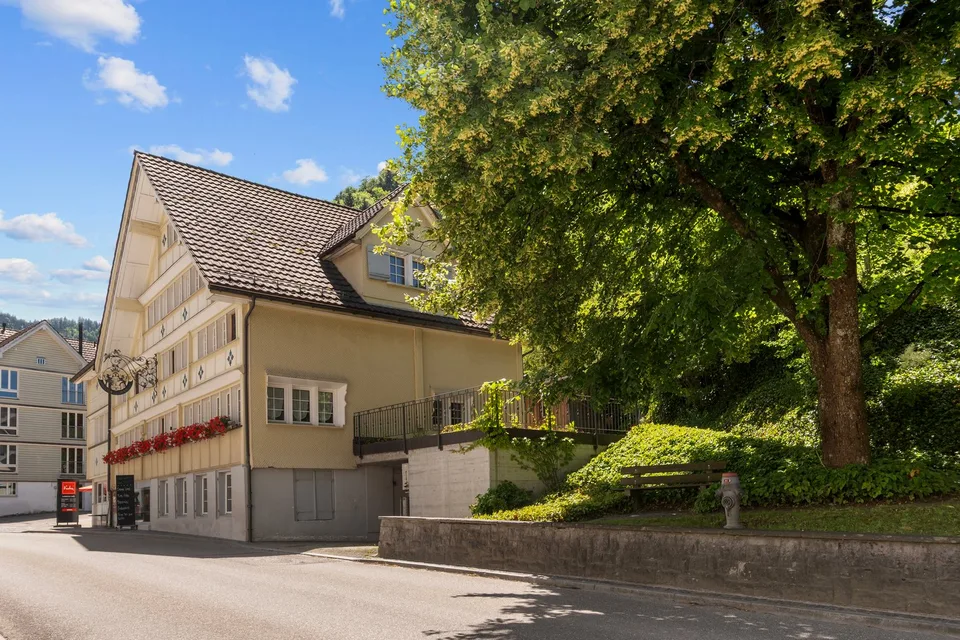 Investir avec une vision d'avenir, maison d'habitation et de commerce avec potentiel de développement