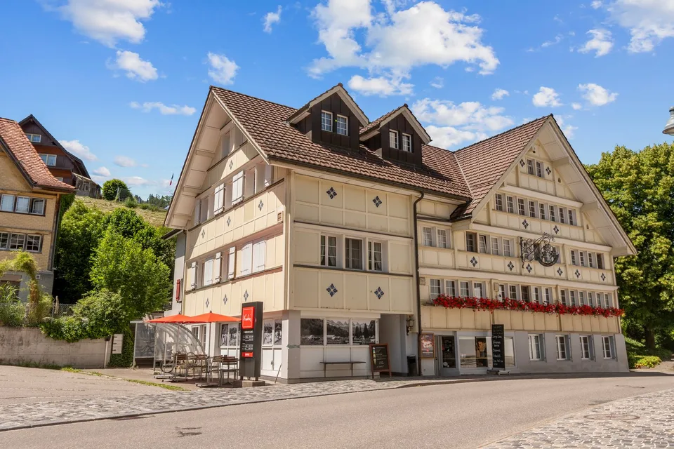 Investir avec une vision d'avenir, maison d'habitation et de commerce avec potentiel de développement
