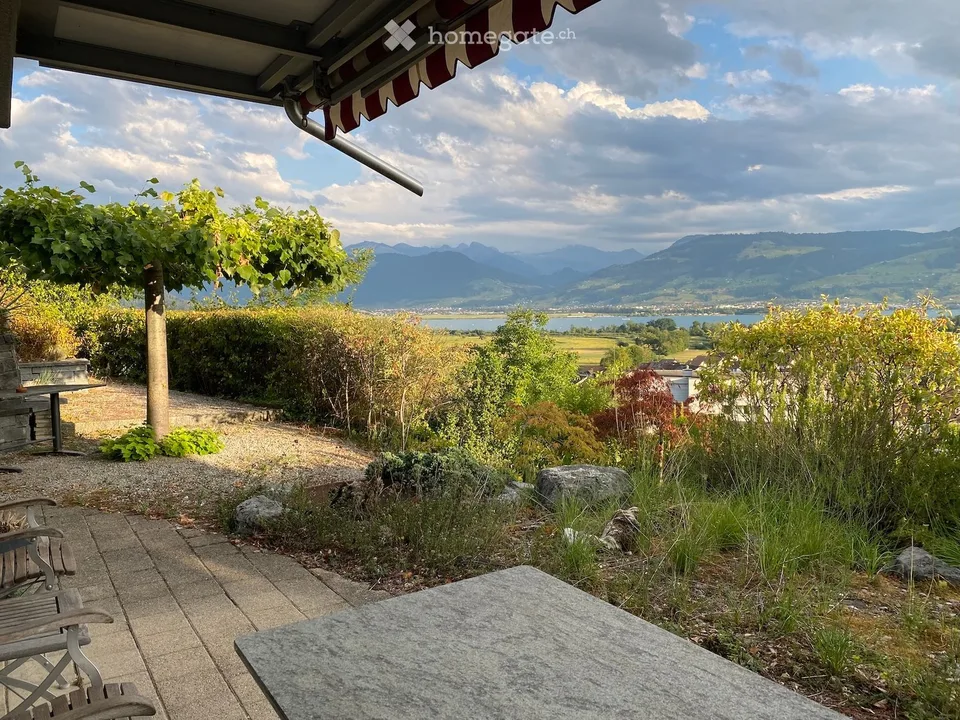 Terrassenwohnung mit traumhafter Aussicht und grosszügigem Aussenbereich