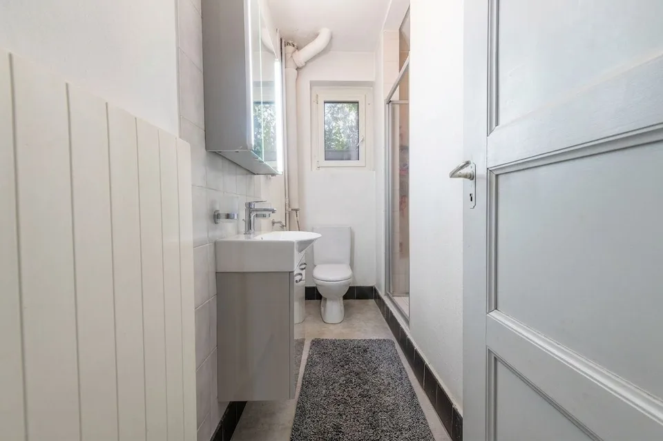 A house, countless possibilities - two-family house with garden idyll and development potential