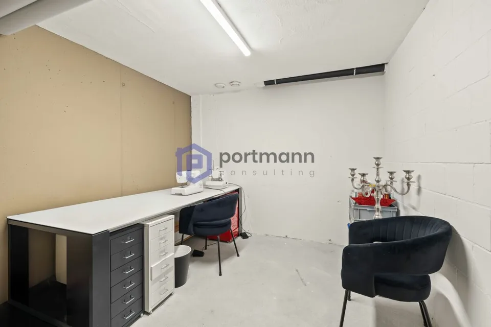 Sehr gepflegte, neuwertige Attika-Wohnung mit div. Extras wie Riesen-Terrasse, Lift mit direktem Zugang in die Wohnung, übergrossen Parkplätzen usw.