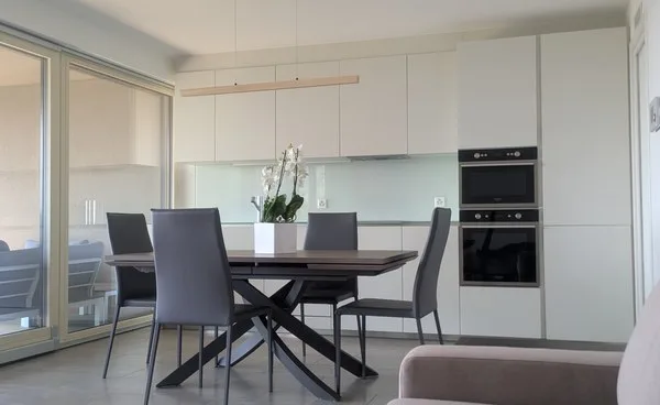 Elegantes Apartment mit 3.5 Zimmern und Seeblick