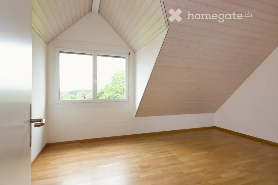 Grosszügige und moderne 4.5-Zimmer-Dachwohnung im Grünen