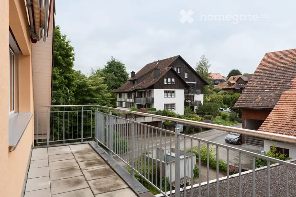 Grosszügige und moderne 4.5-Zimmer-Dachwohnung im Grünen