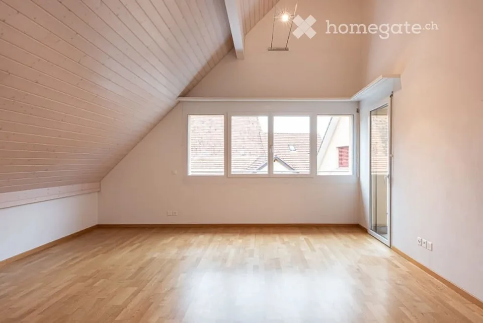 Grosszügige und moderne 4.5-Zimmer-Dachwohnung im Grünen