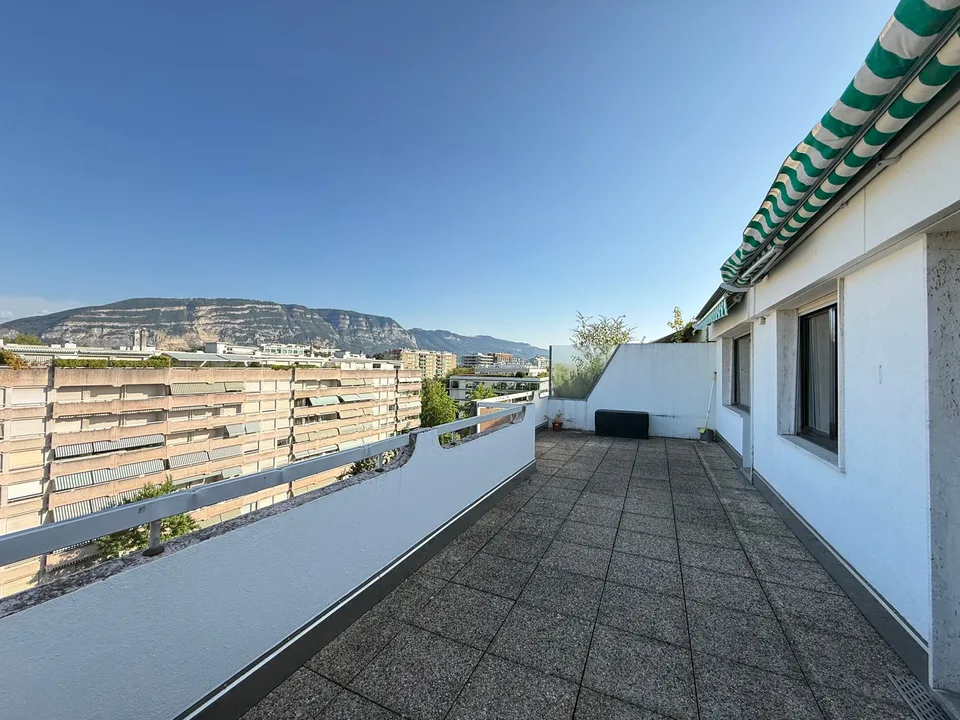 Prächtige 7-Zimmer-Dachwohnung mit Seeblick