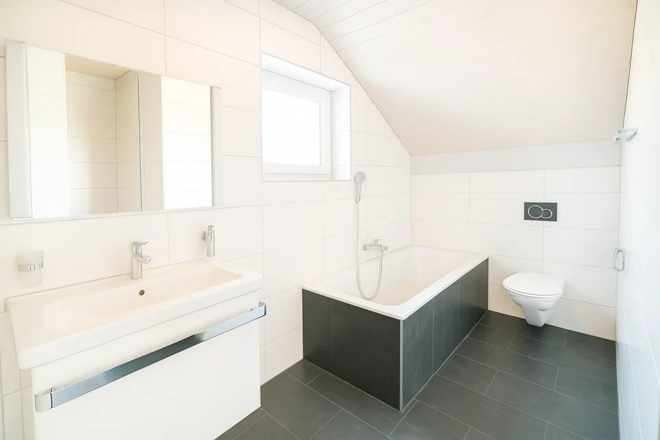 Tavannes, prächtiges Duplex mit 5.5 Zimmern im 1./2. Stock mit Balkon