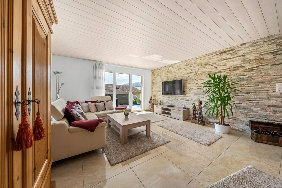 Modernisiertes 5-Zimmer-EFH mit Pool in Langendorf kaufen