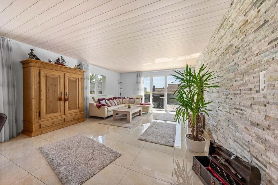 Modernisiertes 5-Zimmer-EFH mit Pool in Langendorf kaufen