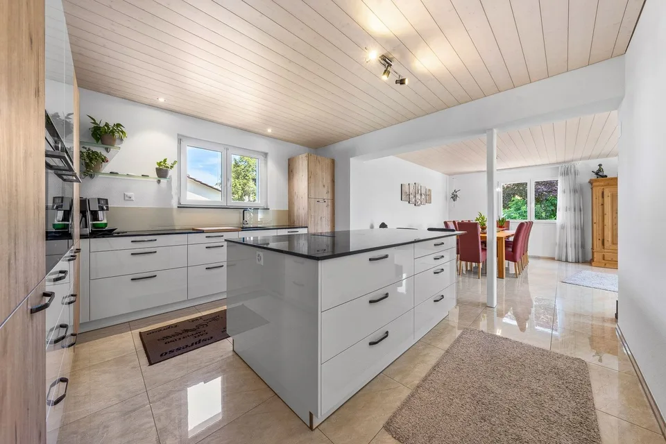 Modernisiertes 5-Zimmer-EFH mit Pool in Langendorf kaufen