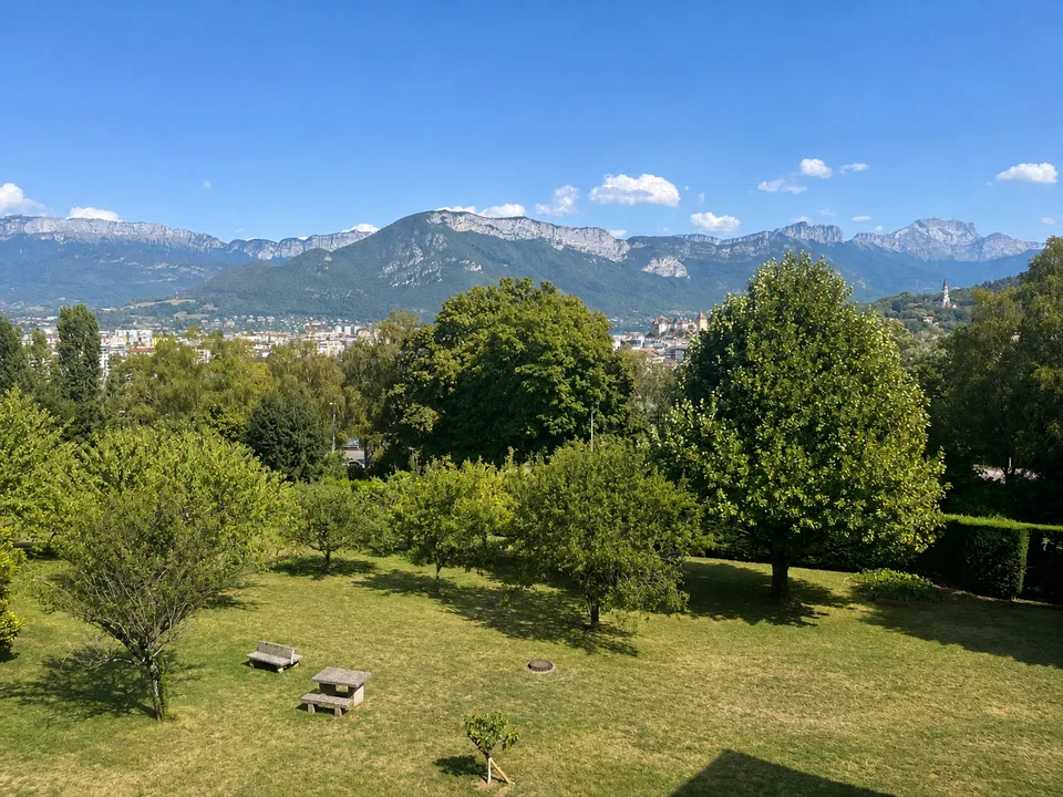 Grand T3 traversant de 79,39 m2 (loi Carrez) avec vue !