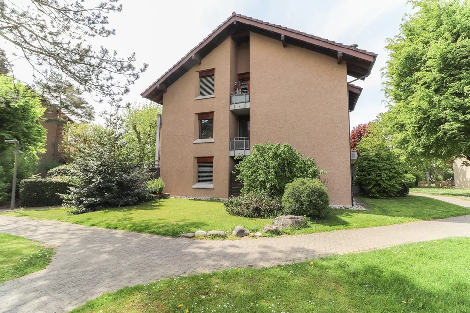 Appartement de 4,5 pièces fraîchement rénové avec place de parking, salle de hobby et compartiment de cave