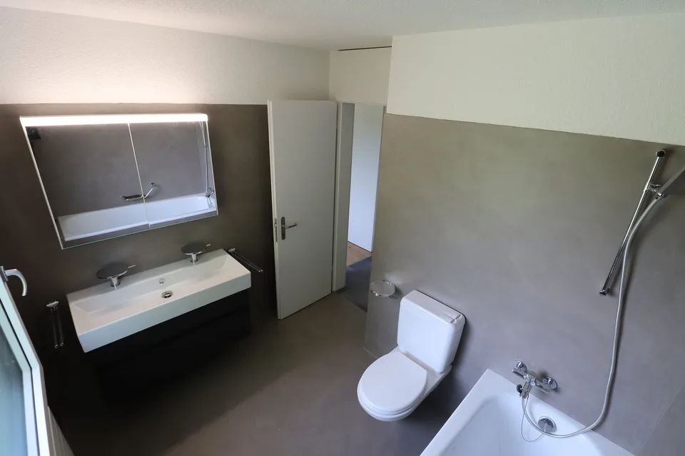 Appartement de 4,5 pièces fraîchement rénové avec place de parking, salle de hobby et compartiment de cave