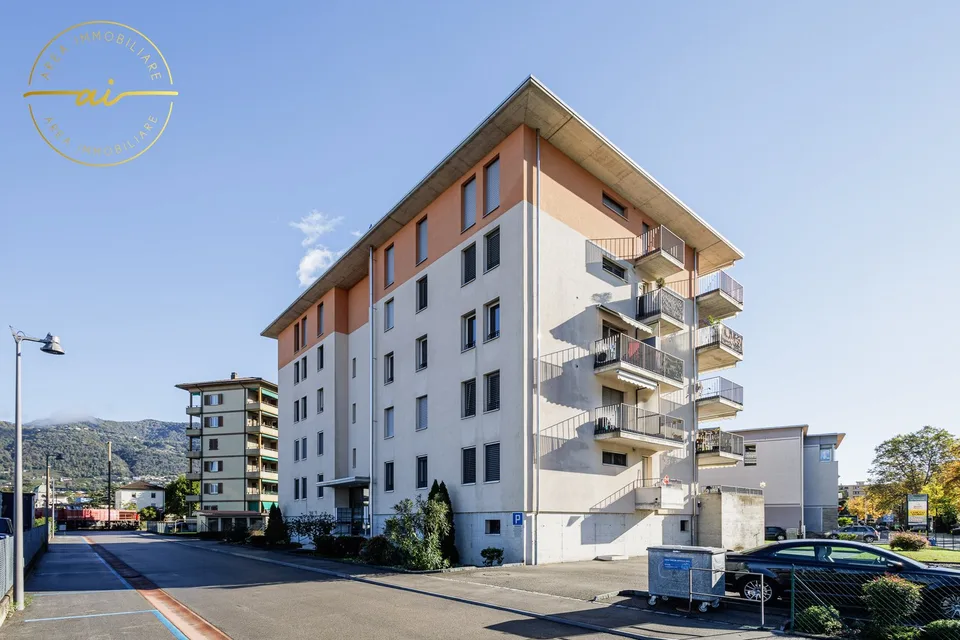 Luminoso attico di 5 locali con grande terrazza a Chiasso