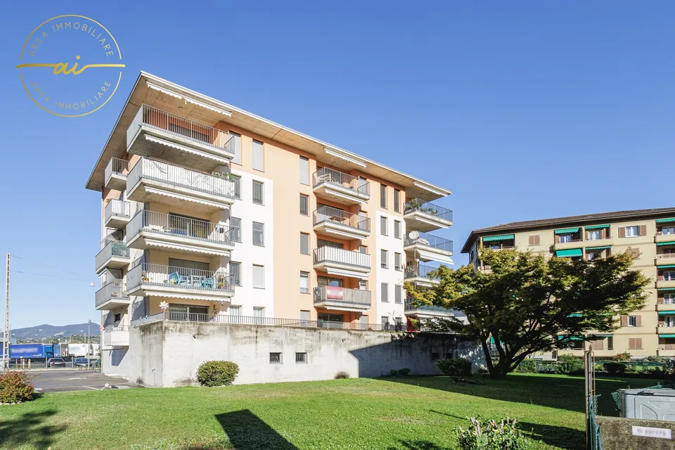 Luminoso attico di 5 locali con grande terrazza a Chiasso