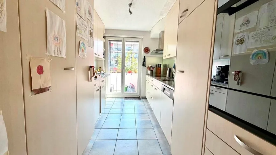 4.5-Zimmer-Wohnung mit Balkon und Garage in Köniz