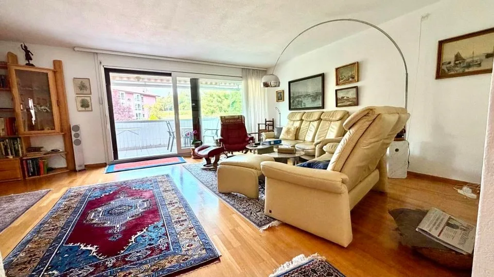 4.5-Zimmer-Wohnung mit Balkon und Garage in Köniz