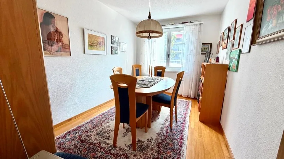 4.5-Zimmer-Wohnung mit Balkon und Garage in Köniz
