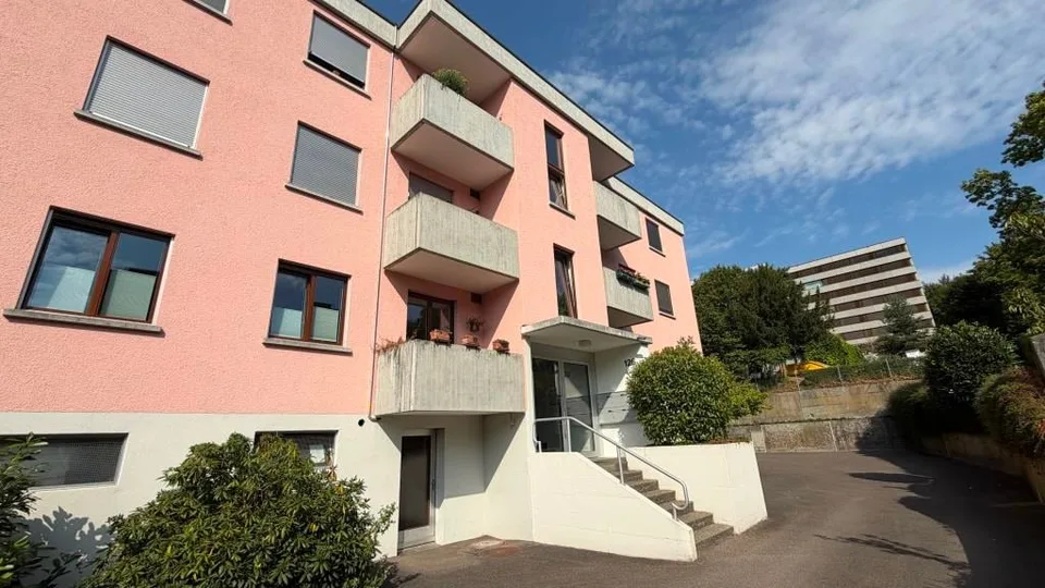 4.5-Zimmer-Wohnung mit Balkon und Garage in Köniz