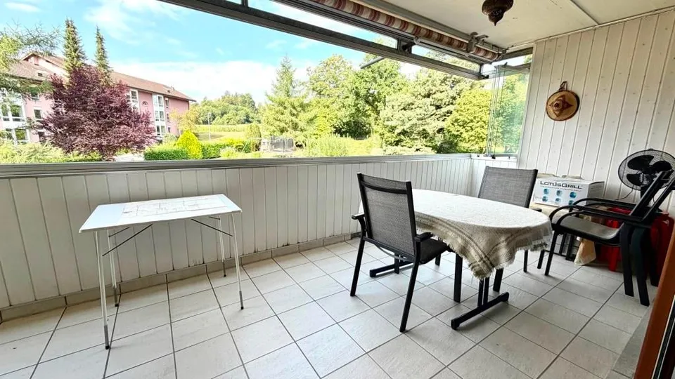 4.5-Zimmer-Wohnung mit Balkon und Garage in Köniz