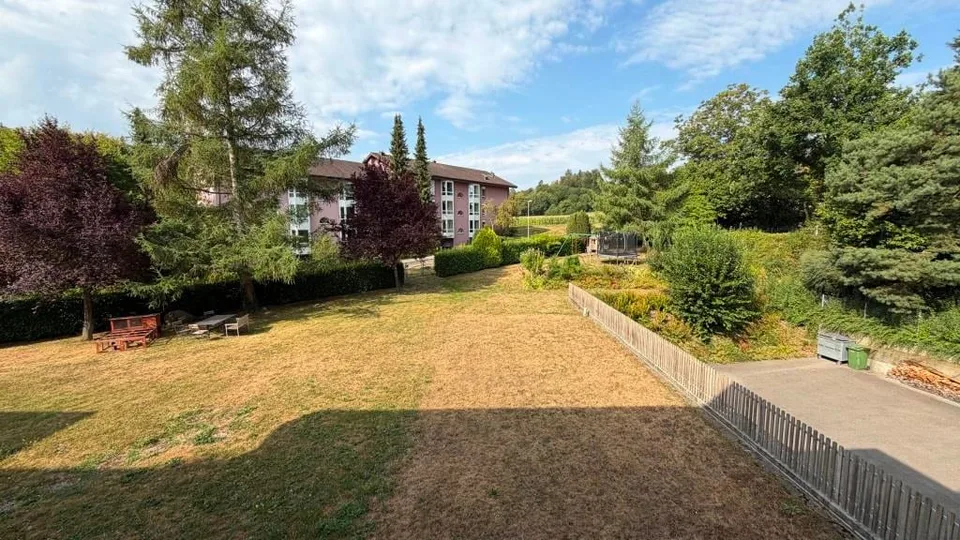 4.5-Zimmer-Wohnung mit Balkon und Garage in Köniz