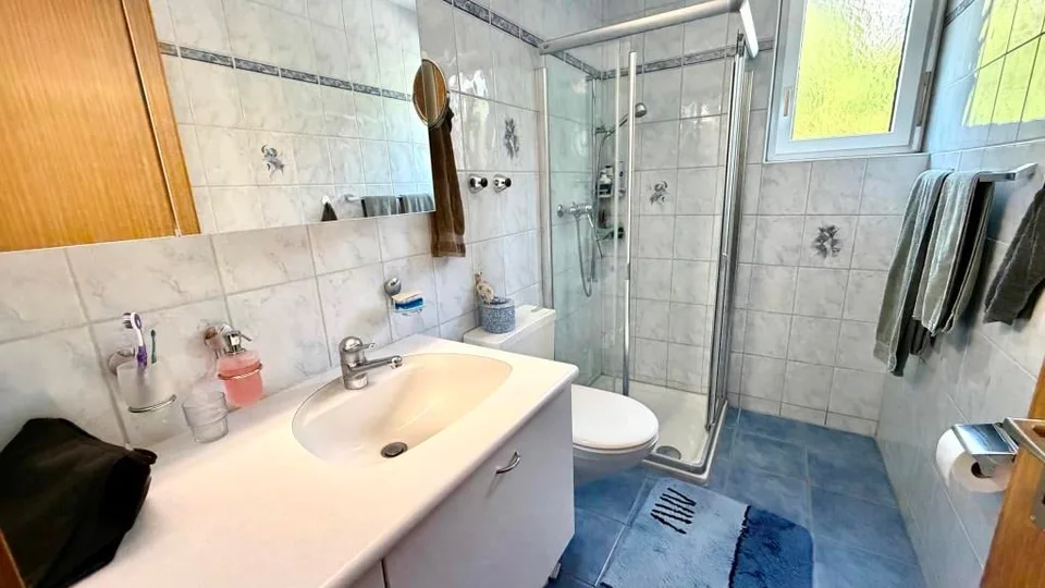 4.5-Zimmer-Wohnung mit Balkon und Garage in Köniz