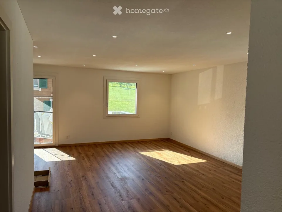Schöne 2.5 Zimmer Wohnung im Grünen