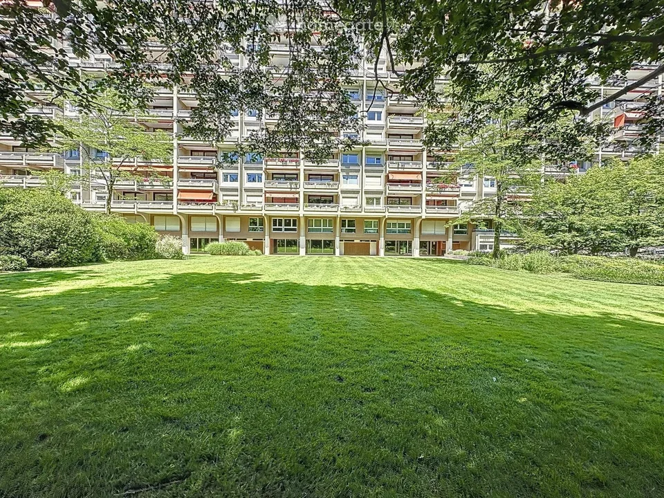Lumineux 5 pièces avec balcon en plein cœur des organisations internationales, vue sur jardin