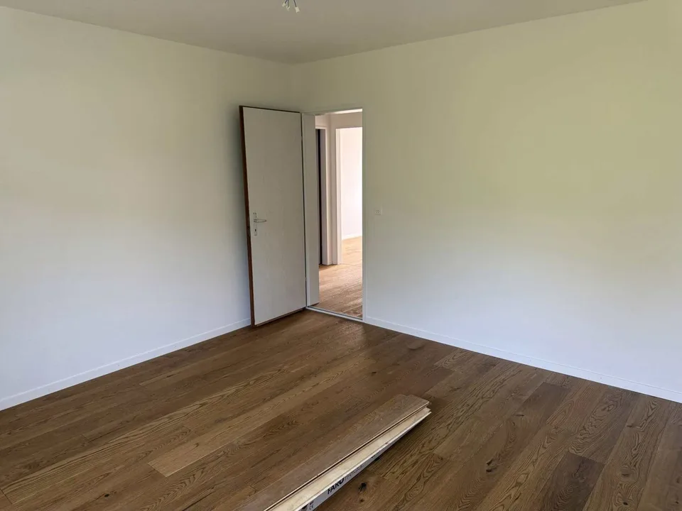 Grosszügige 6-Zimmer-Wohnung mit Balkon und Kamin in Neuenegg