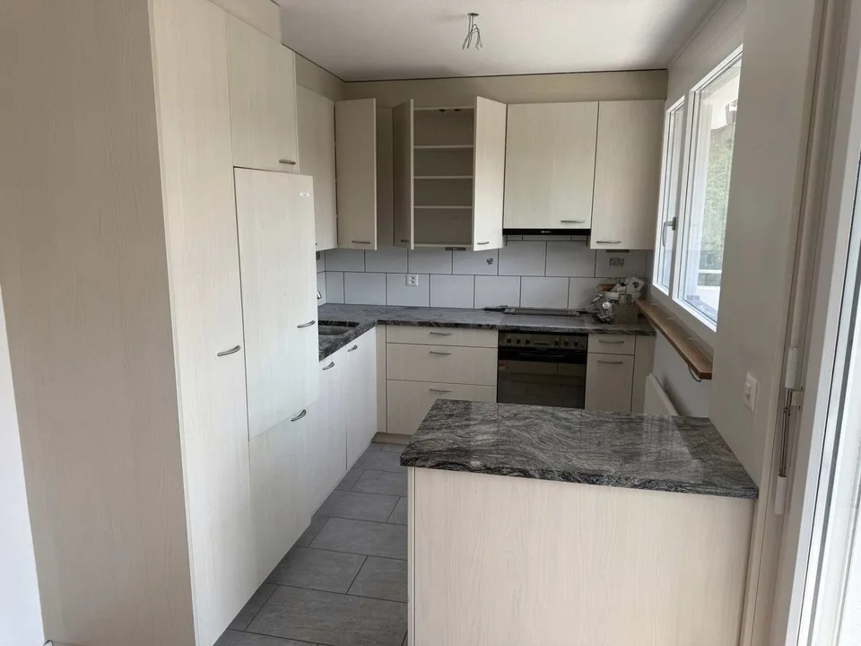 Grosszügige 6-Zimmer-Wohnung mit Balkon und Kamin in Neuenegg